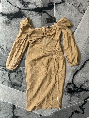 PrettyLittleThing Twist-Detail Long Sleeve Midi Dress in Tan